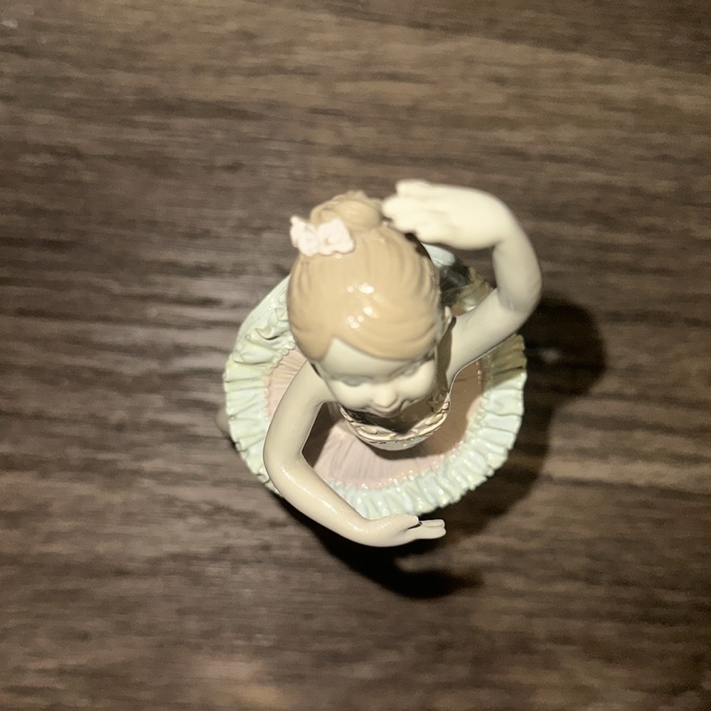 Resin Ballerina Figurine - Picture 6 of 7